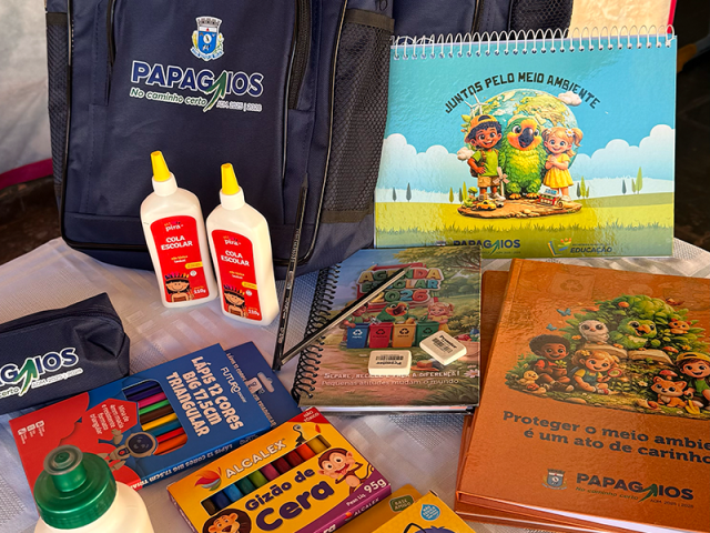 Prefeitura de Papagaios realiza entrega de kits escolares para alunos da Rede Municipal 